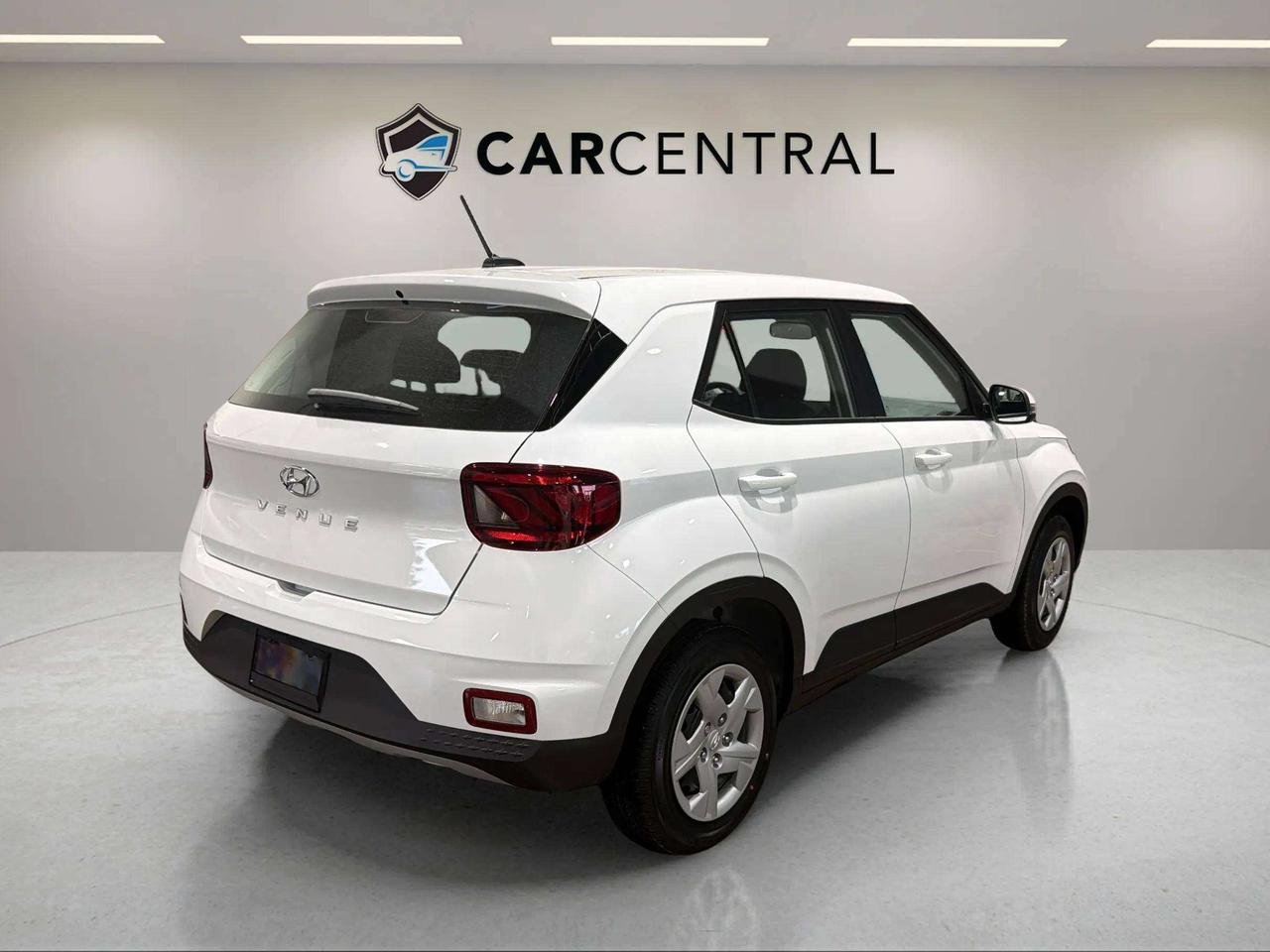 2026 Hyundai Venue ESSENTIAL| CLEAN CARFAX| LANE ASSIST| AWD| CARPLAY Photo