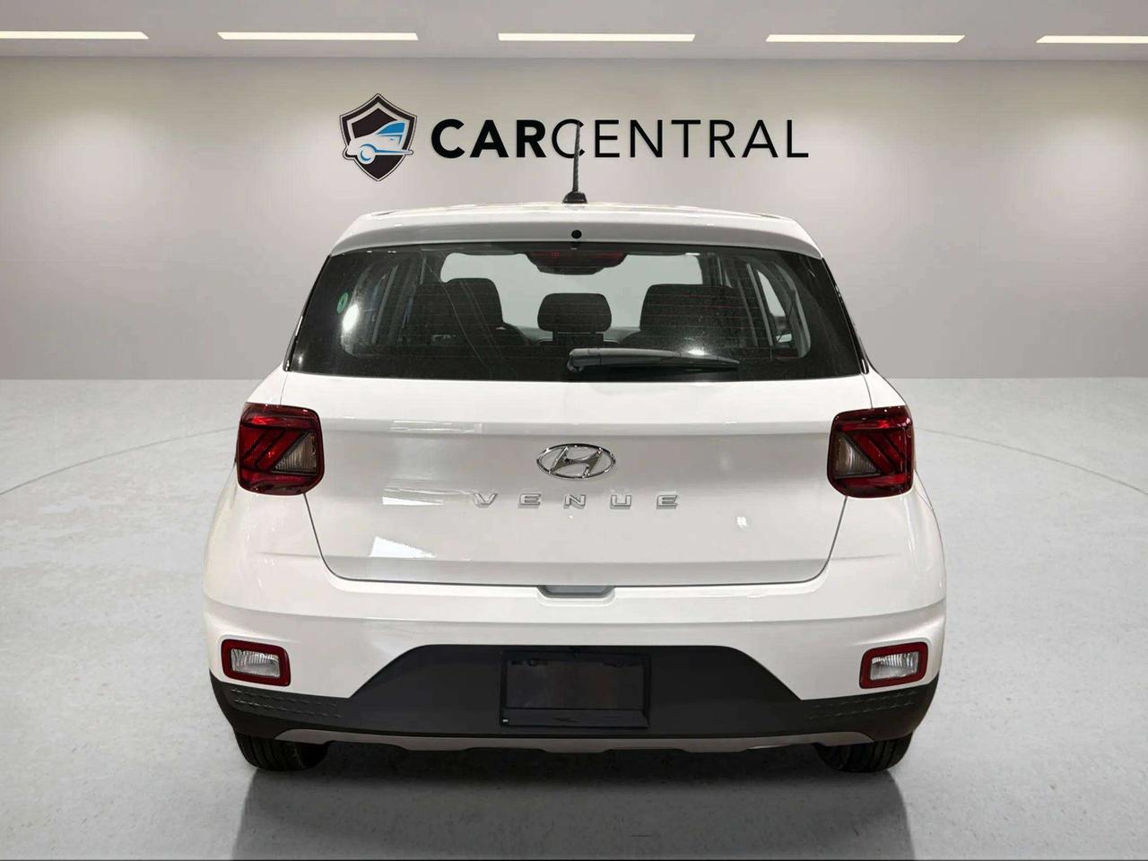 2026 Hyundai Venue ESSENTIAL| CLEAN CARFAX| LANE ASSIST| AWD| CARPLAY Photo