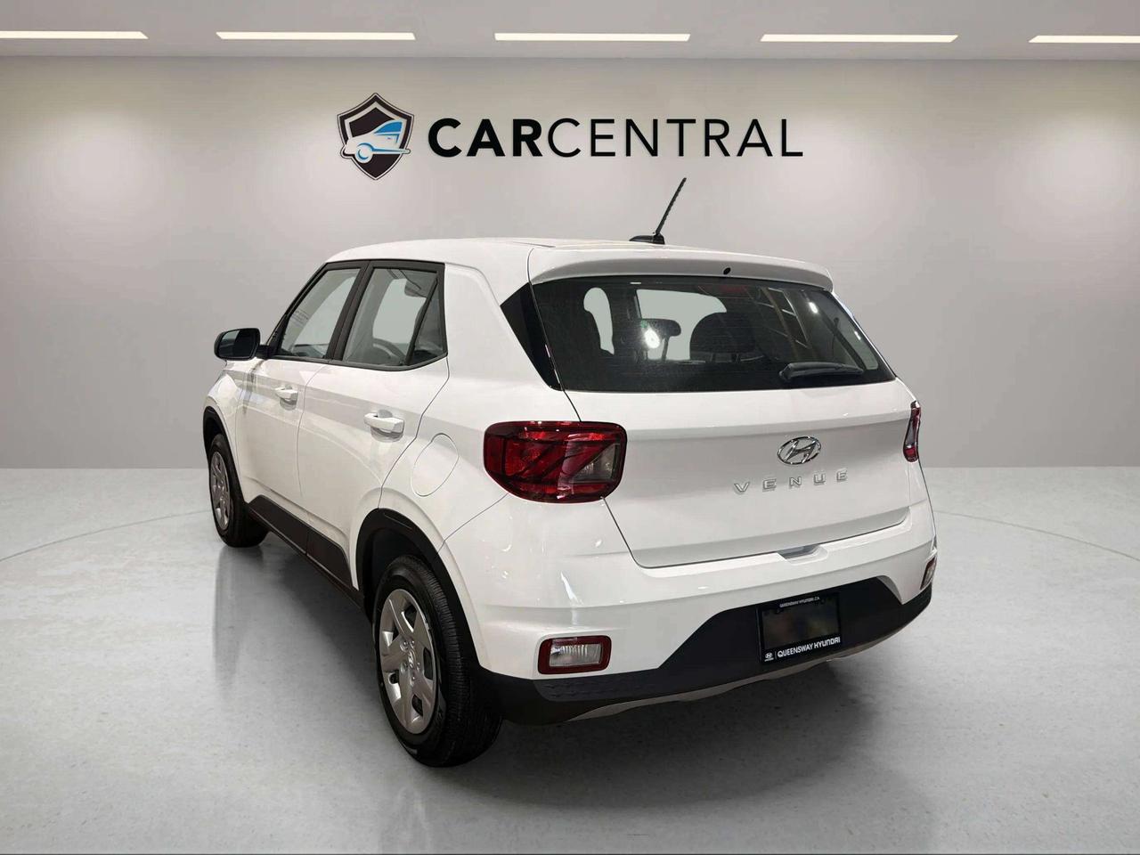 2026 Hyundai Venue ESSENTIAL| CLEAN CARFAX| LANE ASSIST| AWD| CARPLAY Photo