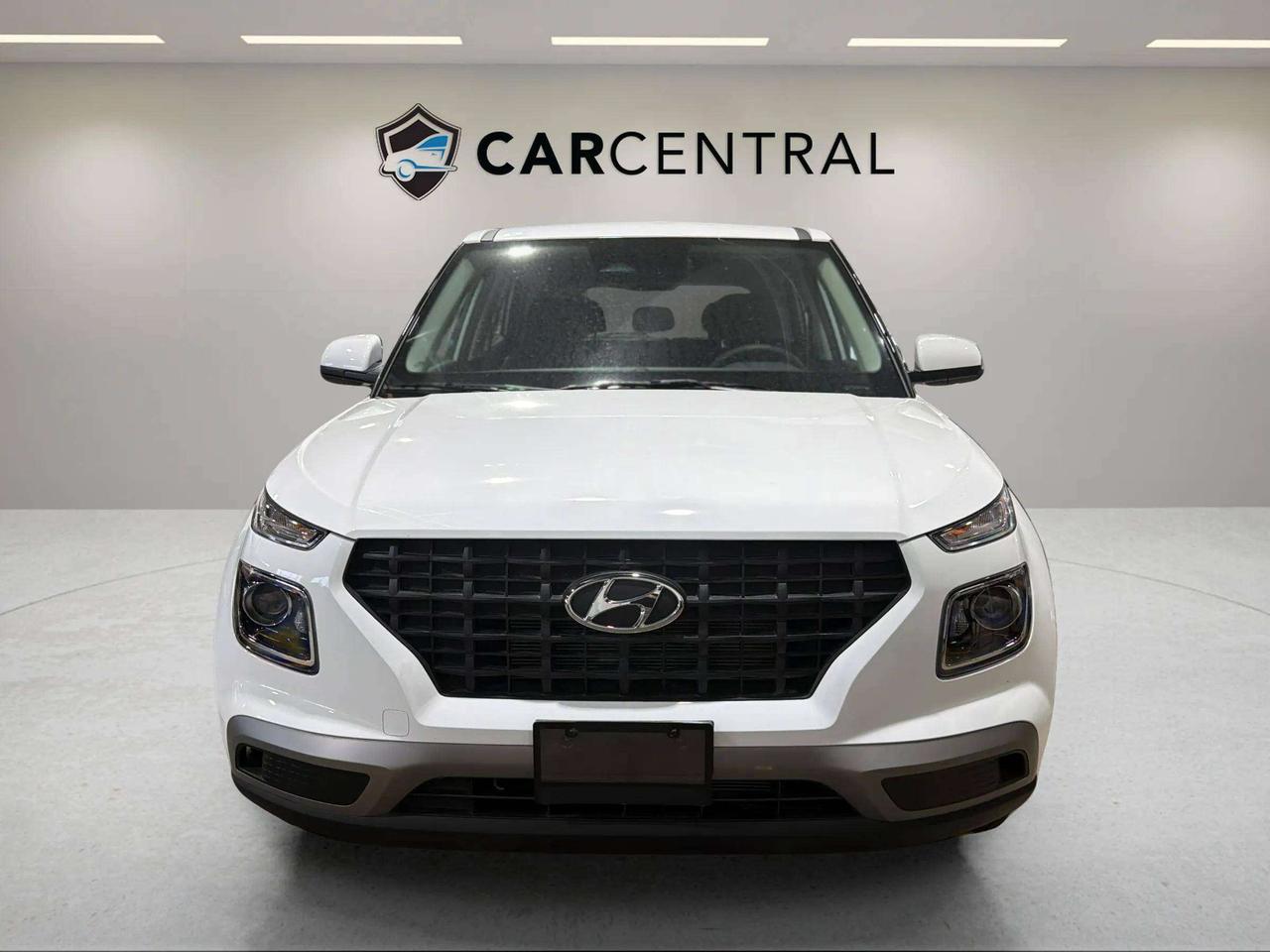 2026 Hyundai Venue ESSENTIAL| CLEAN CARFAX| LANE ASSIST| AWD| CARPLAY Photo