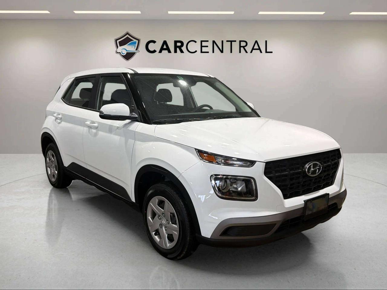 2026 Hyundai Venue ESSENTIAL| CLEAN CARFAX| LANE ASSIST| AWD| CARPLAY Photo