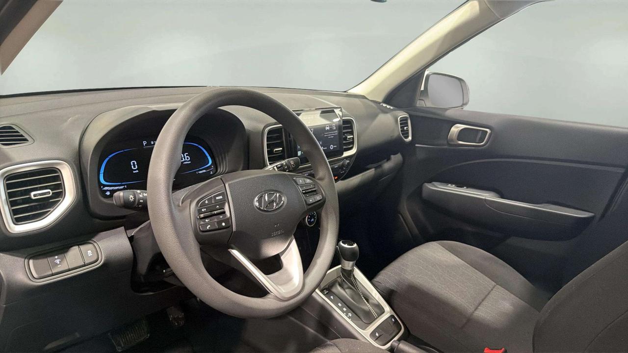2026 Hyundai Venue ESSENTIAL| CLEAN CARFAX| LANE ASSIST| AWD| CARPLAY Photo