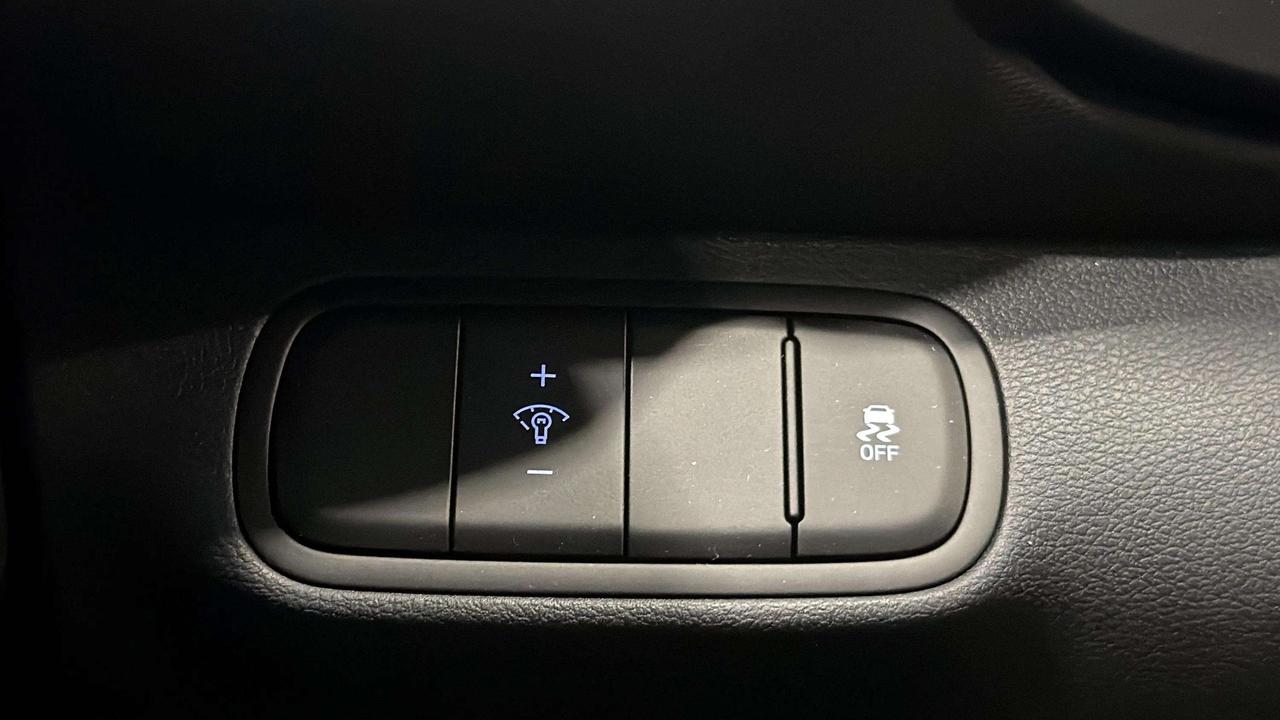 2026 Hyundai Venue ESSENTIAL| CLEAN CARFAX| LANE ASSIST| AWD| CARPLAY Photo