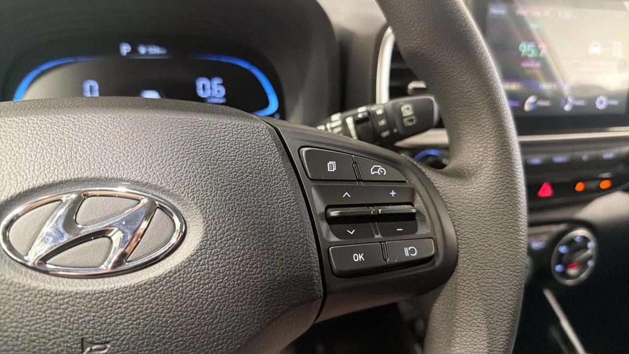 2026 Hyundai Venue ESSENTIAL| CLEAN CARFAX| LANE ASSIST| AWD| CARPLAY Photo