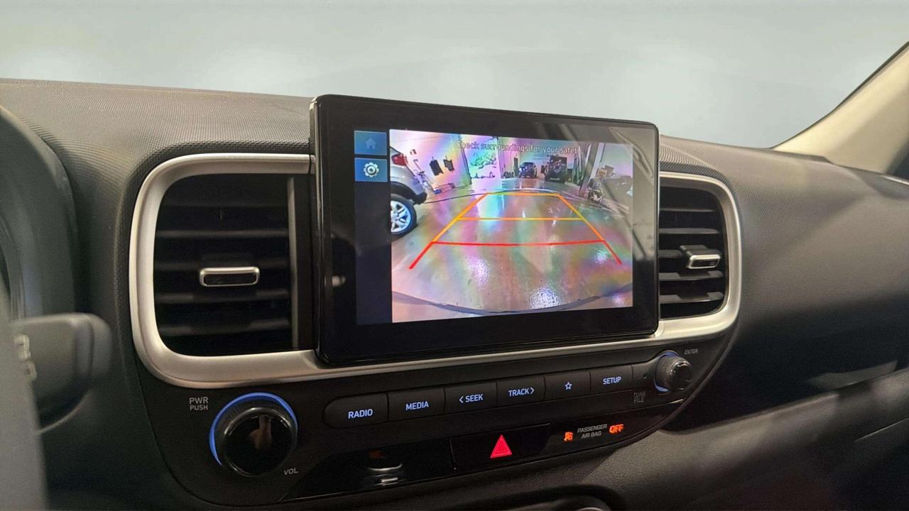 2026 Hyundai Venue ESSENTIAL| CLEAN CARFAX| LANE ASSIST| AWD| CARPLAY Photo