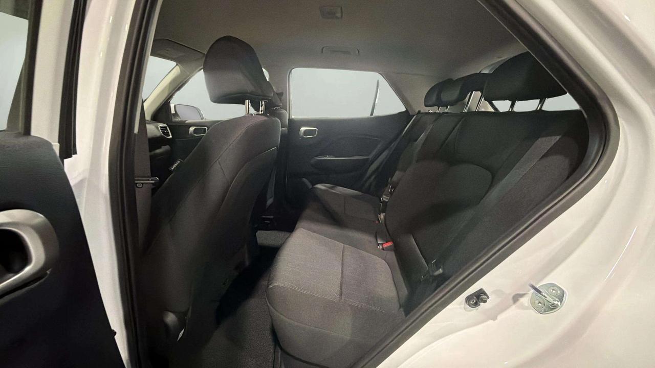 2026 Hyundai Venue ESSENTIAL| CLEAN CARFAX| LANE ASSIST| AWD| CARPLAY Photo