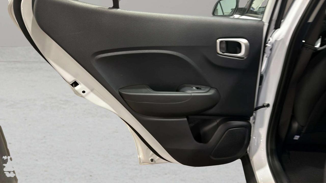 2026 Hyundai Venue ESSENTIAL| CLEAN CARFAX| LANE ASSIST| AWD| CARPLAY Photo