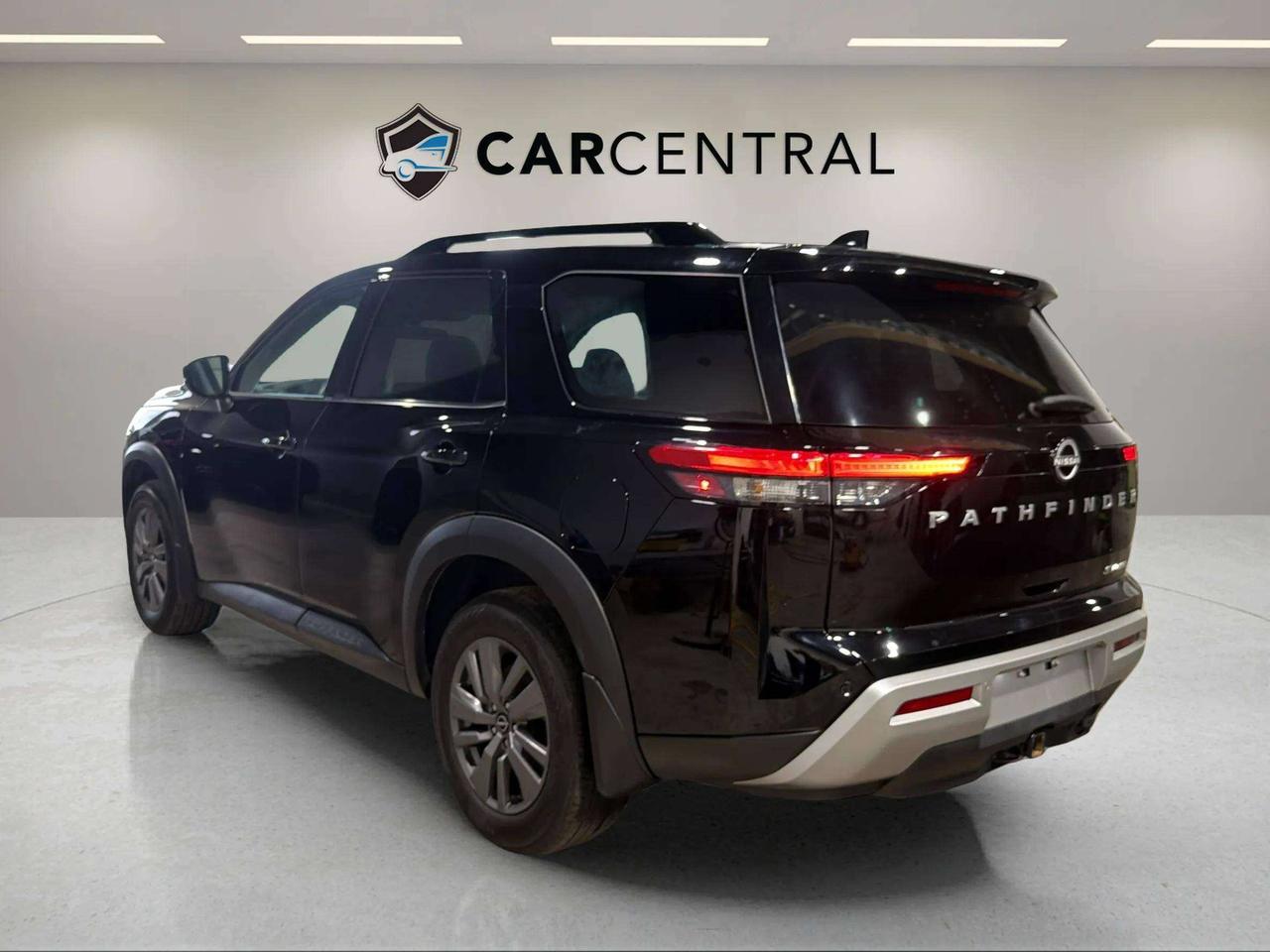 2024 Nissan Pathfinder SV | CLEAN CARFAX | AWD |  1 OWNER | PRO PILOT Photo