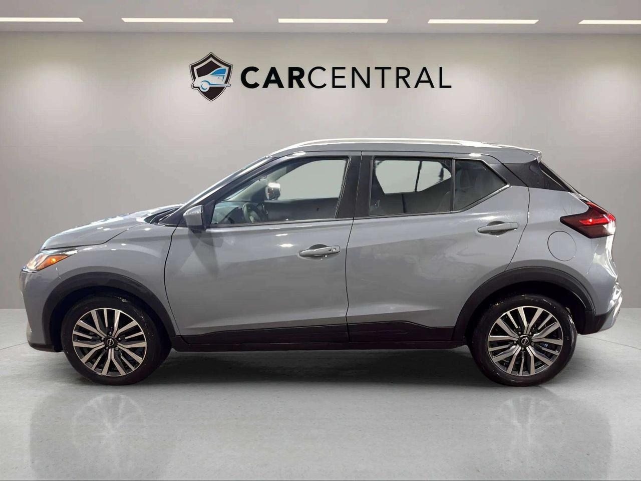 2024 Nissan Kicks SV | CLEAN CARFAX | CARPLAY | HTD SEATS | Photo5