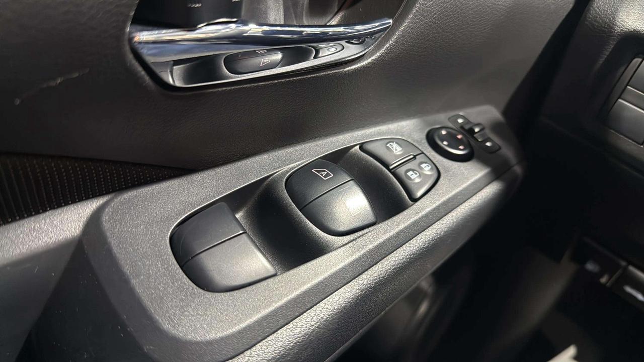 2024 Nissan Kicks SV | CLEAN CARFAX | CARPLAY | HTD SEATS | Photo