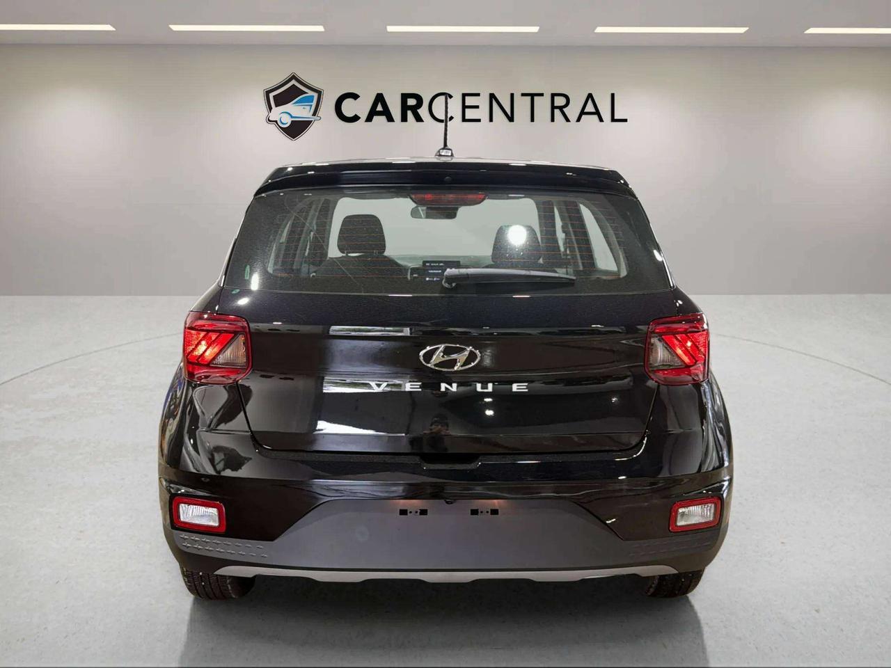 2026 Hyundai Venue ESSENTIAL| CLEAN CARFAX| LANE ASSIST| AWD| CARPLAY Photo