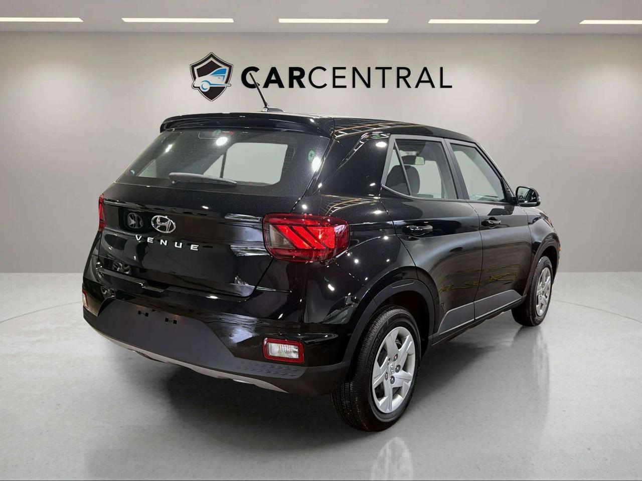 2026 Hyundai Venue ESSENTIAL| CLEAN CARFAX| LANE ASSIST| AWD| CARPLAY Photo
