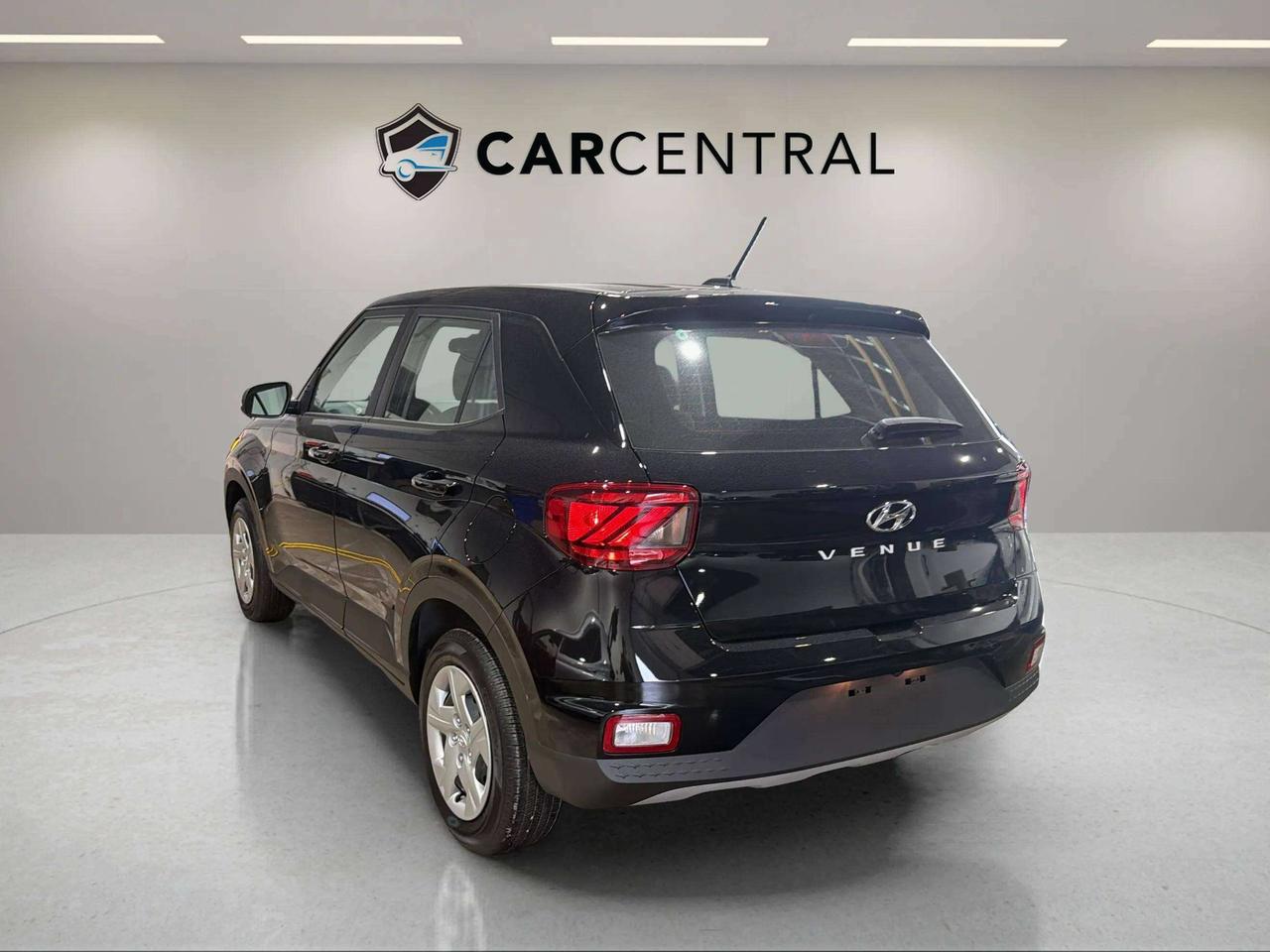 2026 Hyundai Venue ESSENTIAL| CLEAN CARFAX| LANE ASSIST| AWD| CARPLAY Photo