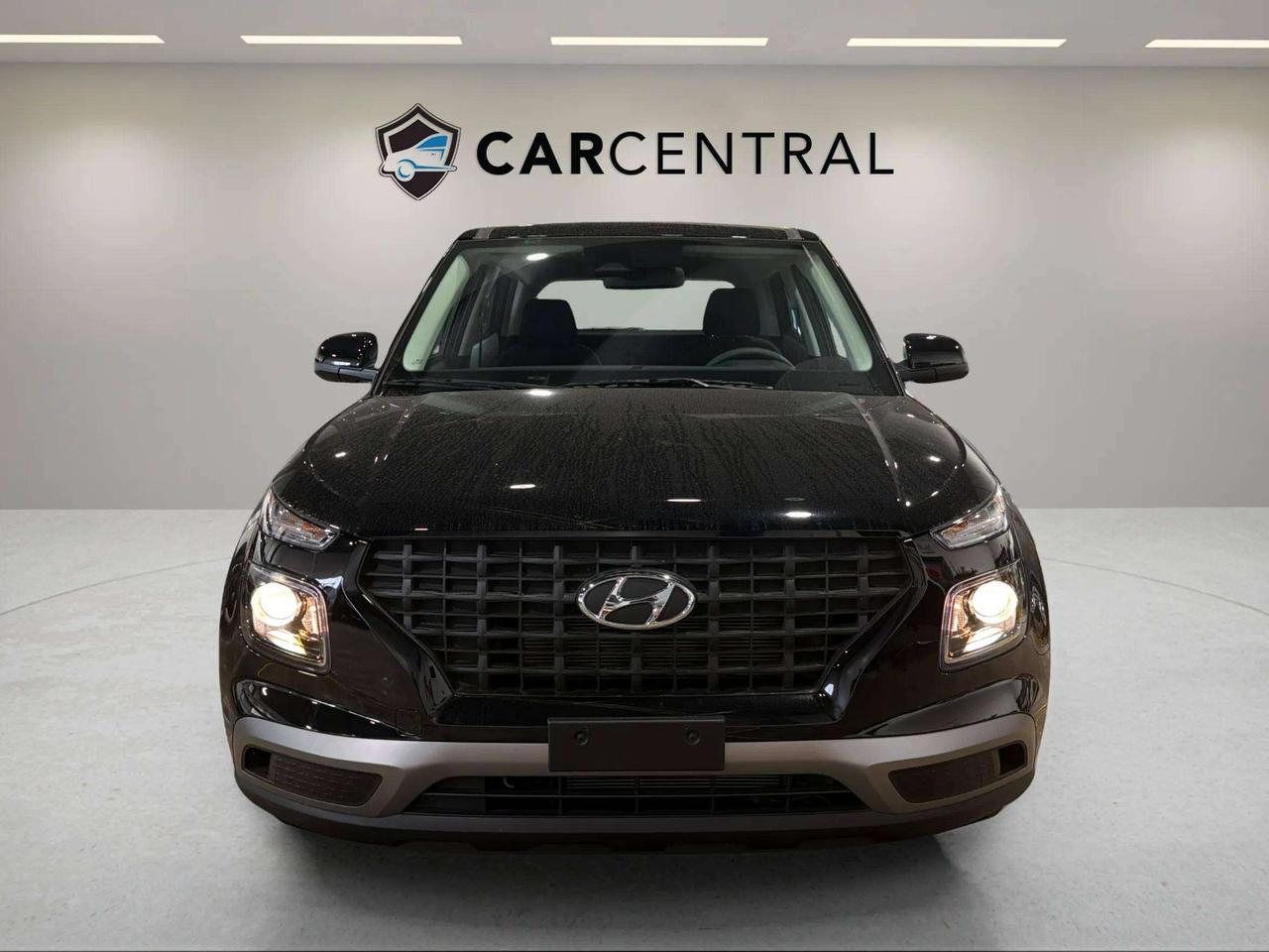 2026 Hyundai Venue ESSENTIAL| CLEAN CARFAX| LANE ASSIST| AWD| CARPLAY Photo