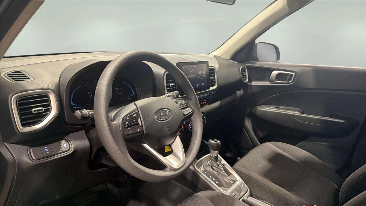 2026 Hyundai Venue ESSENTIAL| CLEAN CARFAX| LANE ASSIST| AWD| CARPLAY Photo