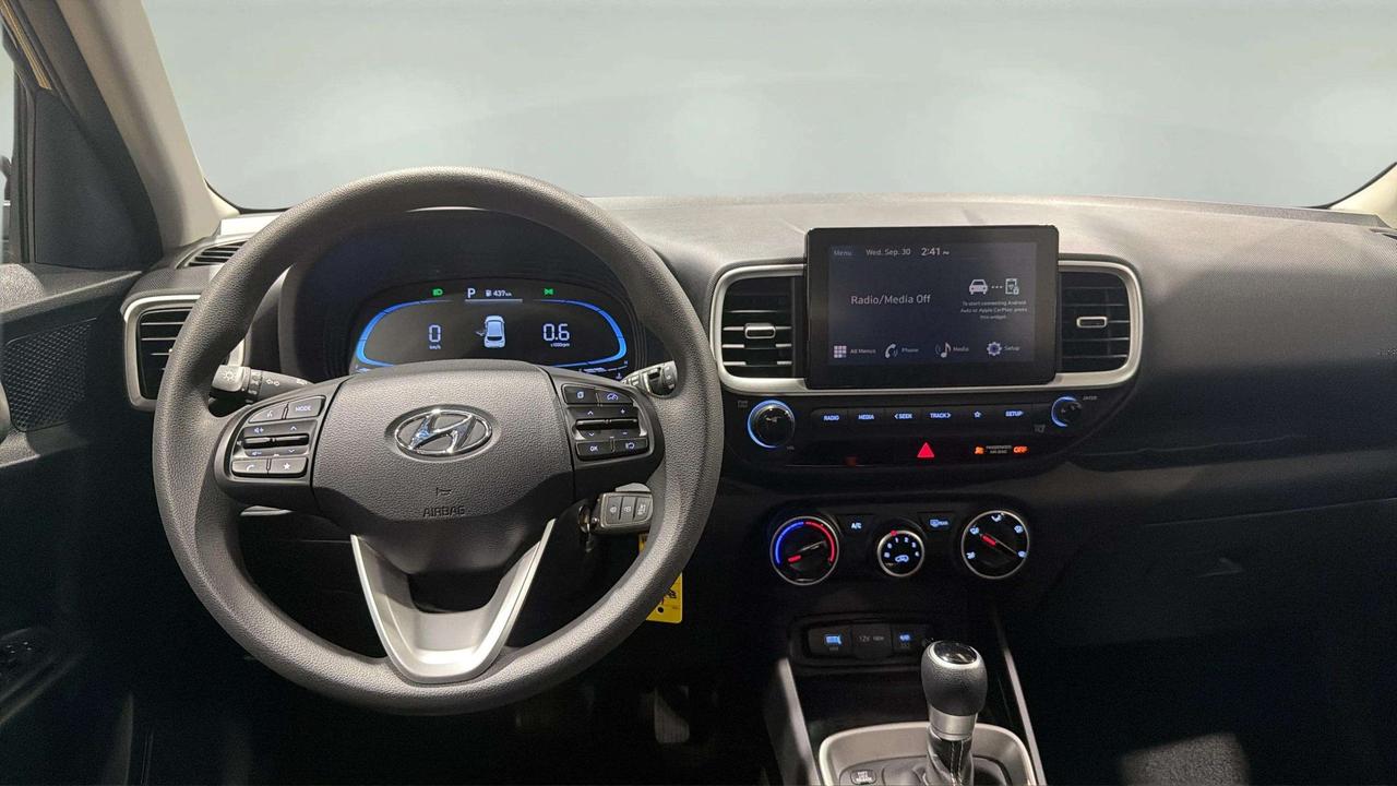 2026 Hyundai Venue ESSENTIAL| CLEAN CARFAX| LANE ASSIST| AWD| CARPLAY Photo