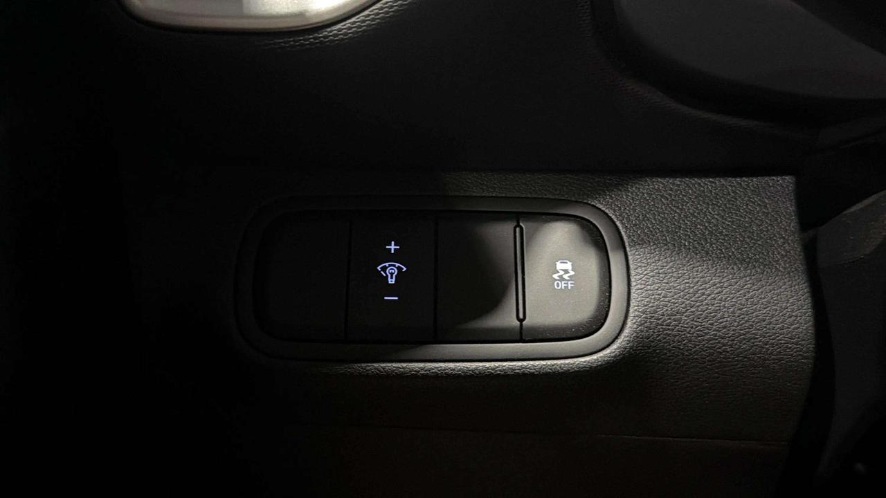 2026 Hyundai Venue ESSENTIAL| CLEAN CARFAX| LANE ASSIST| AWD| CARPLAY Photo
