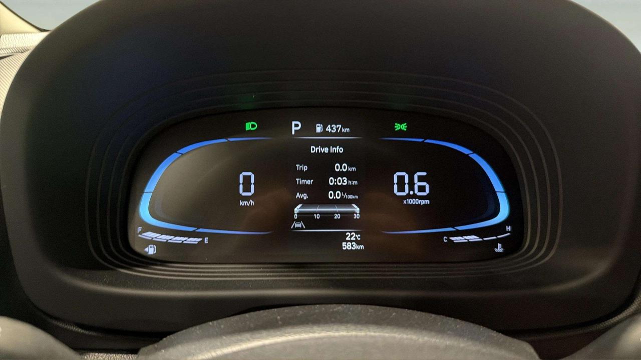 2026 Hyundai Venue ESSENTIAL| CLEAN CARFAX| LANE ASSIST| AWD| CARPLAY Photo