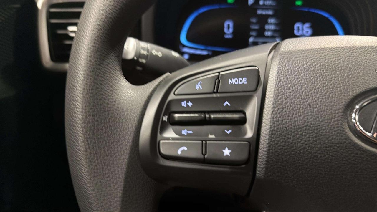 2026 Hyundai Venue ESSENTIAL| CLEAN CARFAX| LANE ASSIST| AWD| CARPLAY Photo