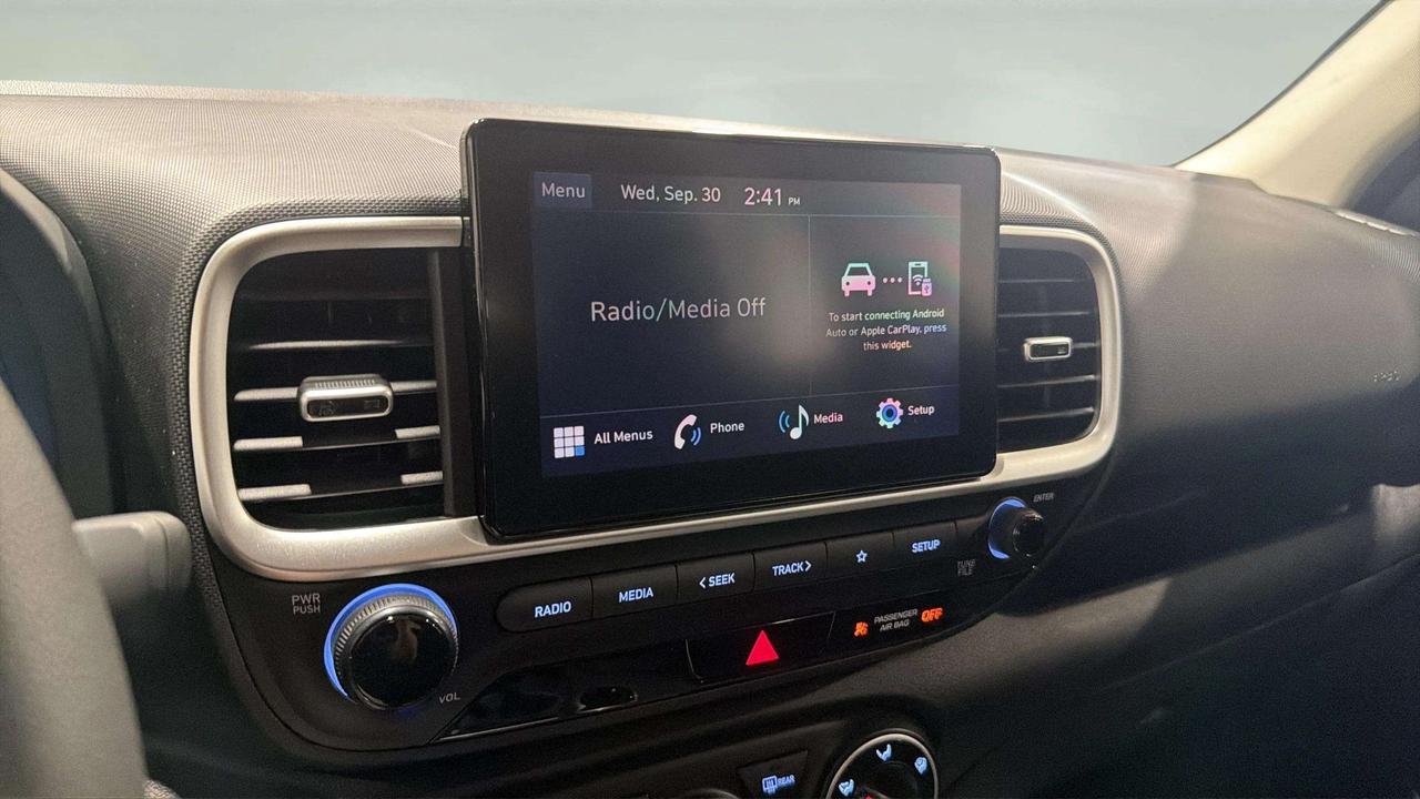 2026 Hyundai Venue ESSENTIAL| CLEAN CARFAX| LANE ASSIST| AWD| CARPLAY Photo
