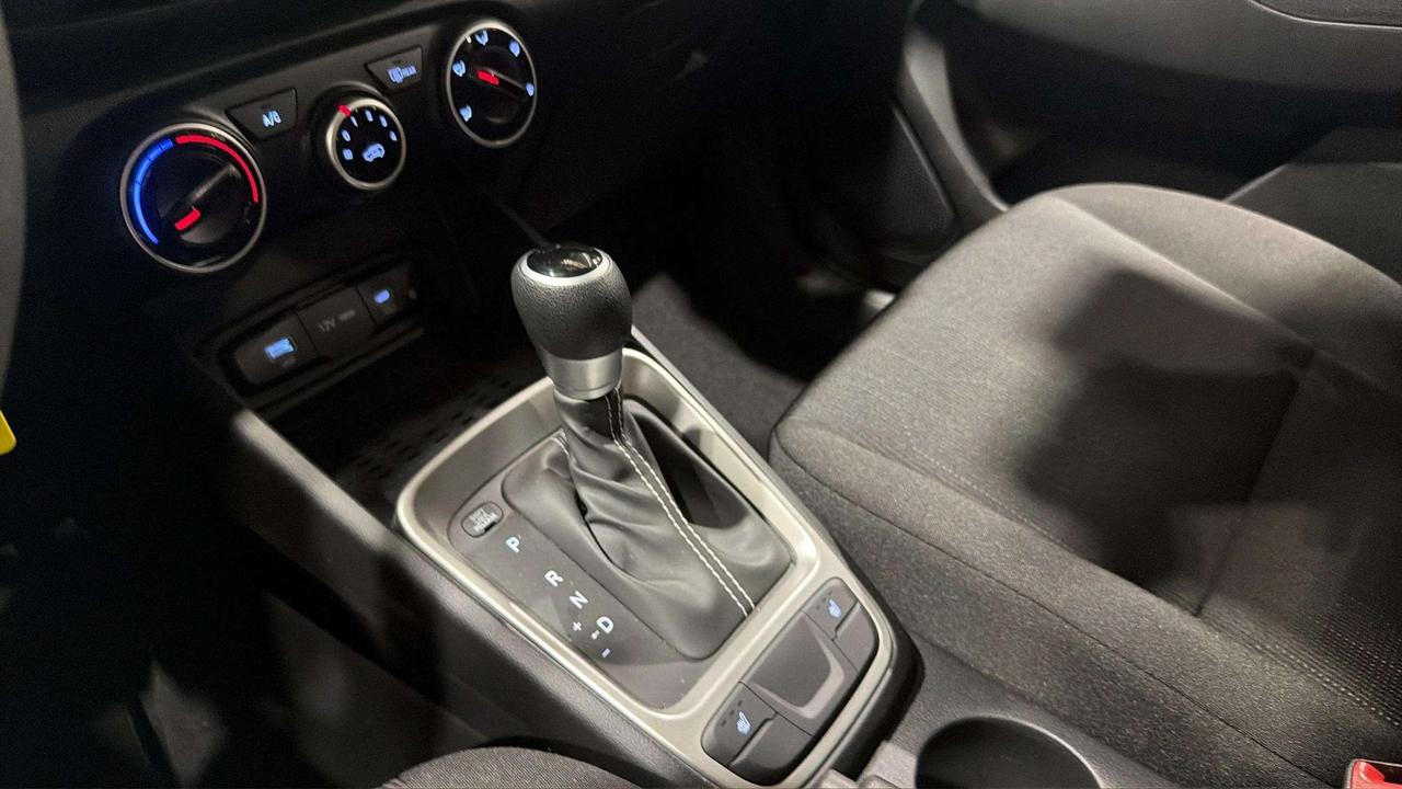 2026 Hyundai Venue ESSENTIAL| CLEAN CARFAX| LANE ASSIST| AWD| CARPLAY Photo