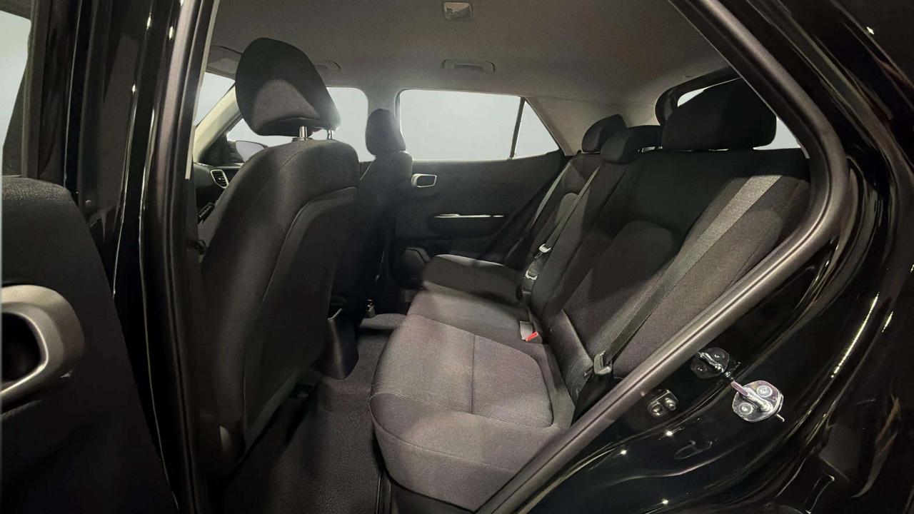 2026 Hyundai Venue ESSENTIAL| CLEAN CARFAX| LANE ASSIST| AWD| CARPLAY Photo