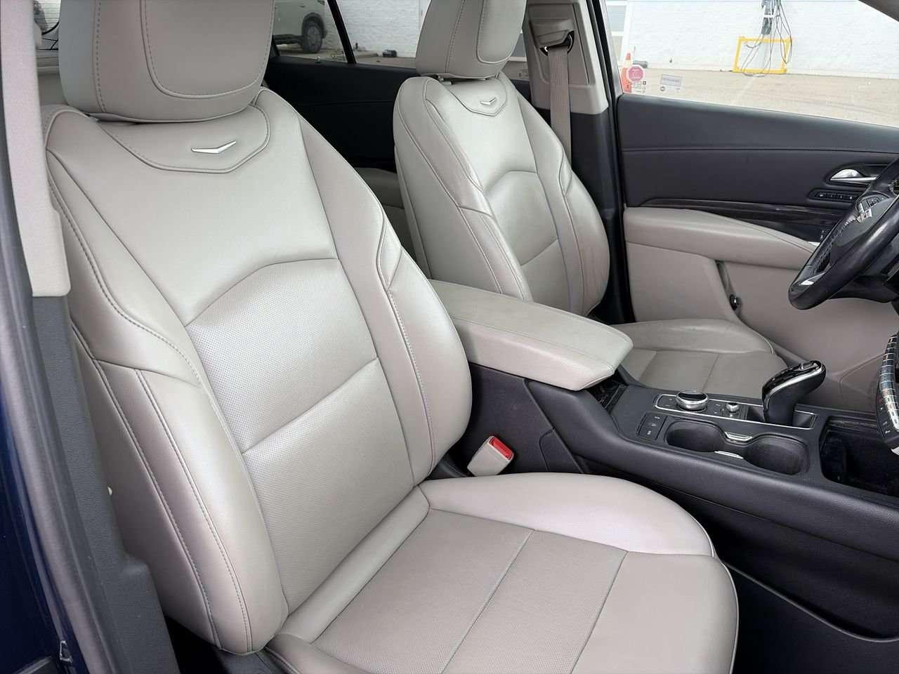 2020 Cadillac XT4 Premium Luxury AWD NEW BRAKES & TIRES| TWIN-CLUTCH | DUAL CLIMATE CONTROL Photo