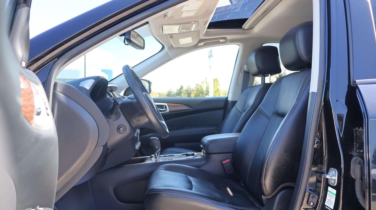 2020 Nissan Pathfinder Platinum | Moonroof Photo