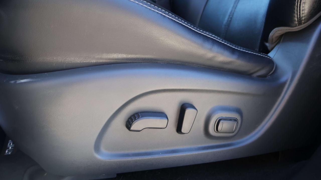2020 Nissan Pathfinder Platinum | Moonroof Photo