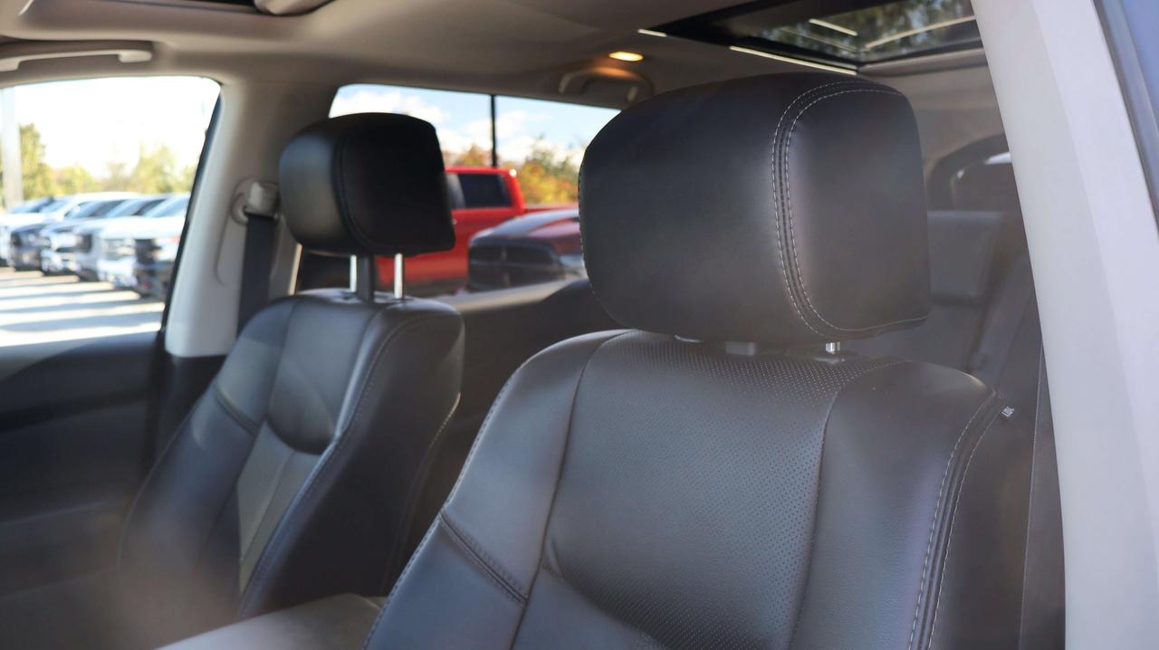 2020 Nissan Pathfinder Platinum | Moonroof Photo