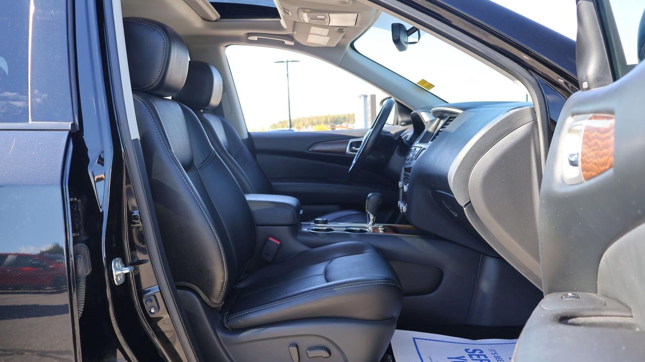 2020 Nissan Pathfinder Platinum | Moonroof Photo