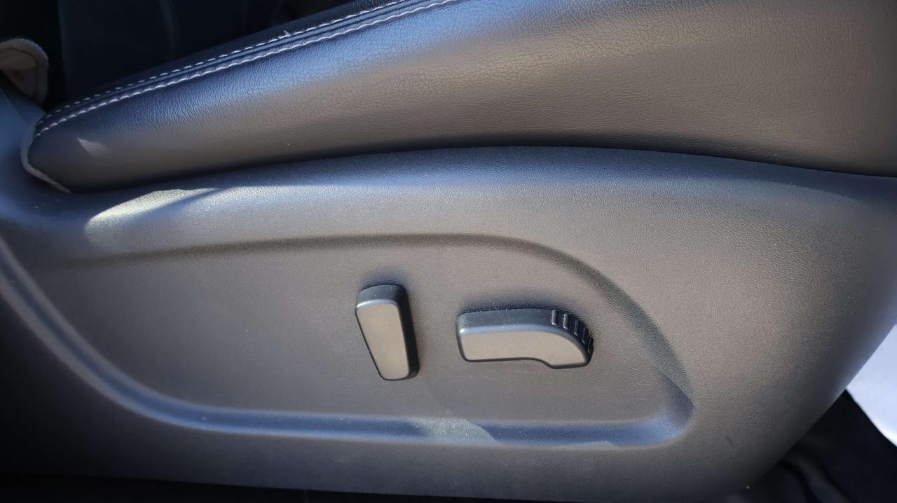 2020 Nissan Pathfinder Platinum | Moonroof Photo