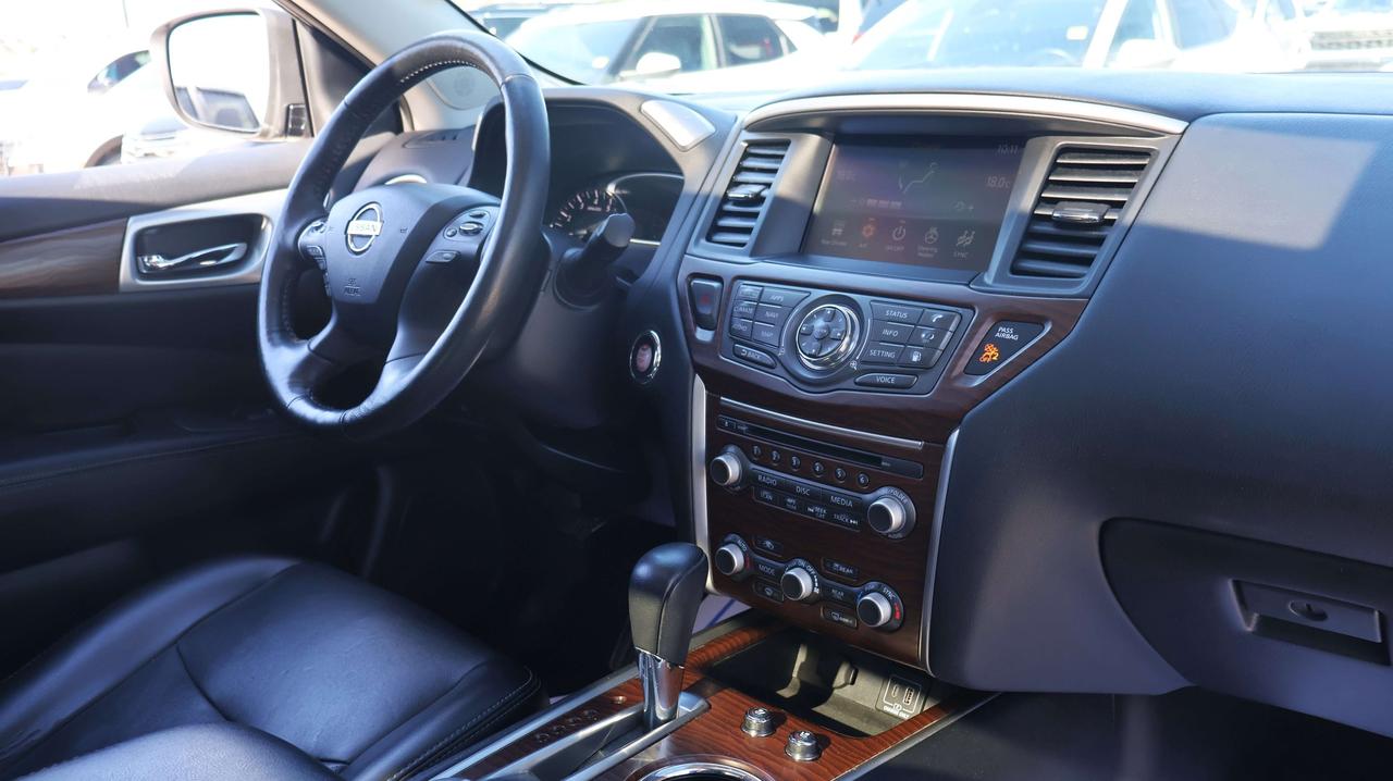 2020 Nissan Pathfinder Platinum | Moonroof Photo