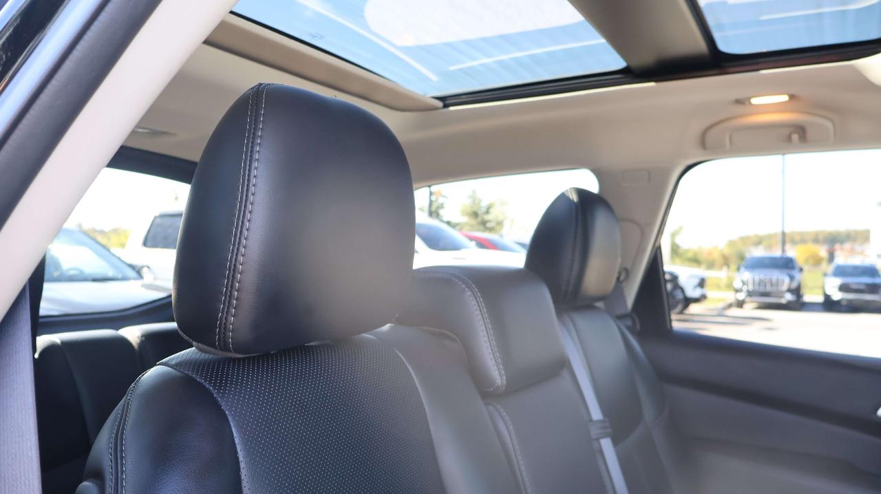 2020 Nissan Pathfinder Platinum | Moonroof Photo