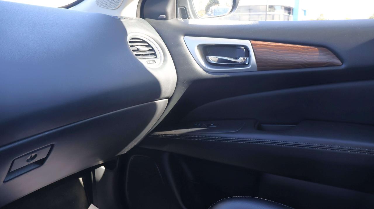 2020 Nissan Pathfinder Platinum | Moonroof Photo