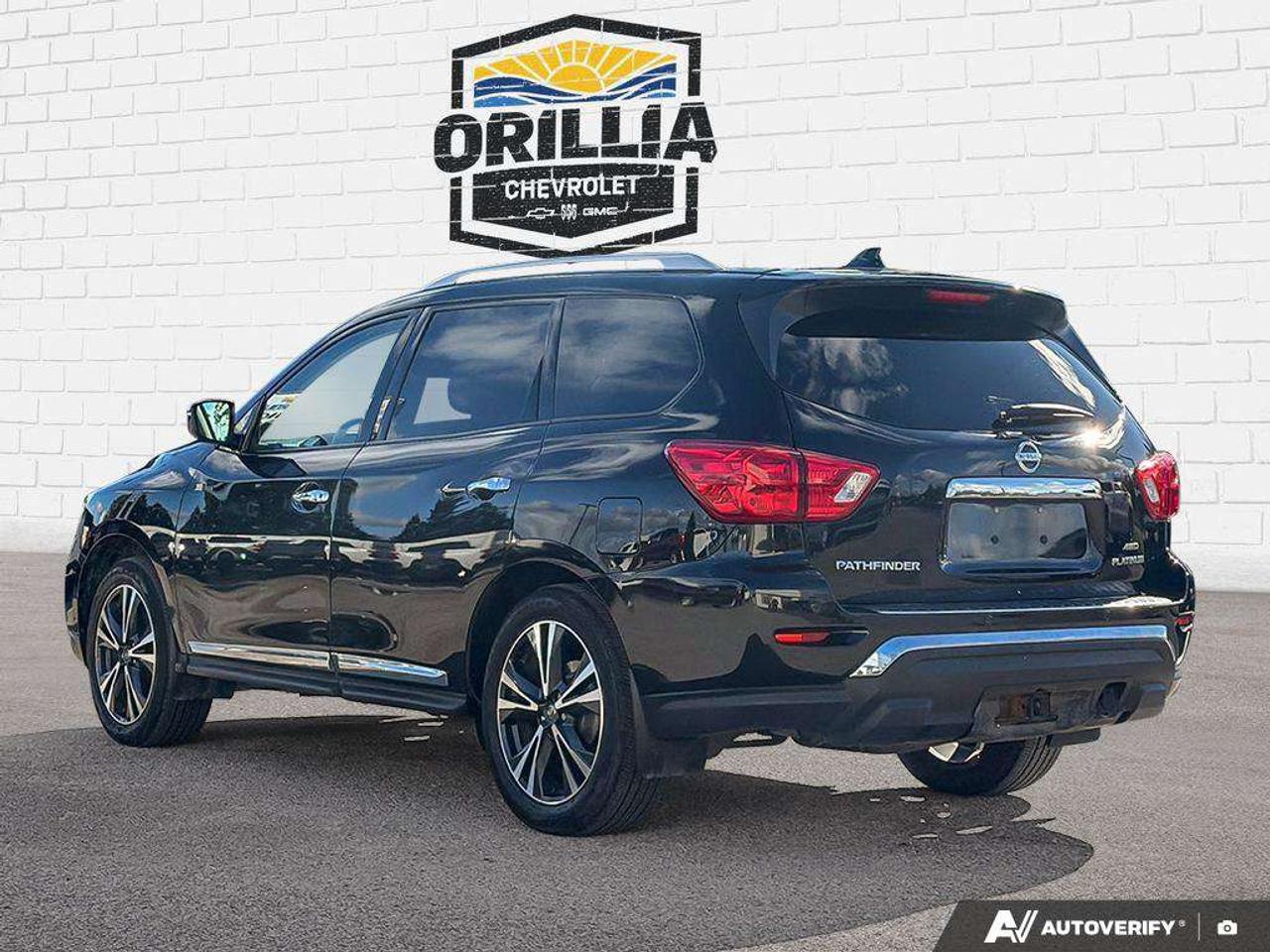 2020 Nissan Pathfinder Platinum | Moonroof Photo