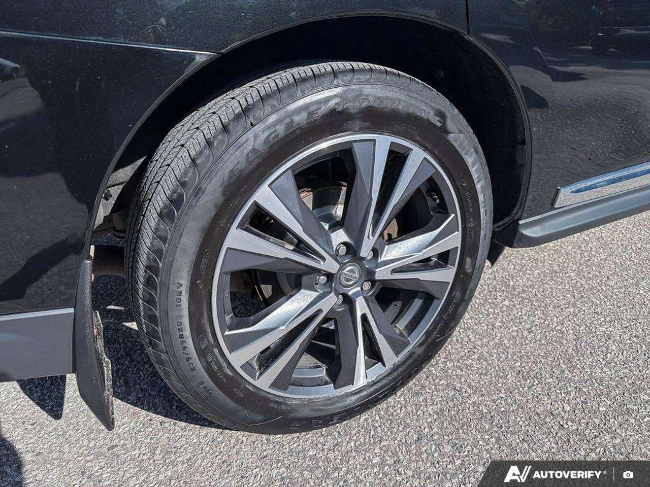 2020 Nissan Pathfinder Platinum | Moonroof Photo