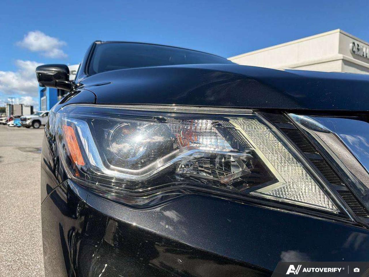2020 Nissan Pathfinder Platinum | Moonroof Photo