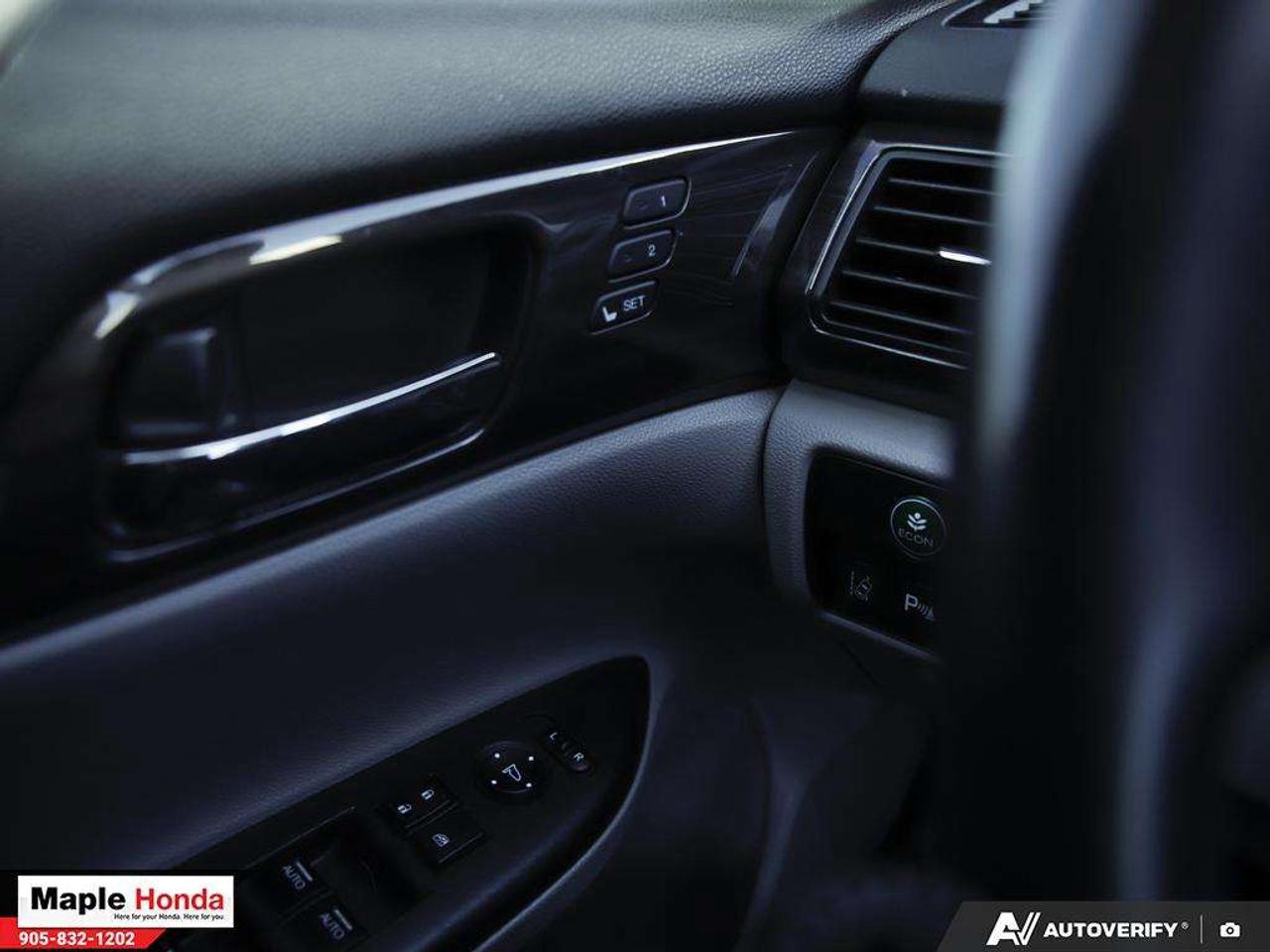 2017 Honda Accord Leather Seats| Navigation| Front and Rear Parking Photo