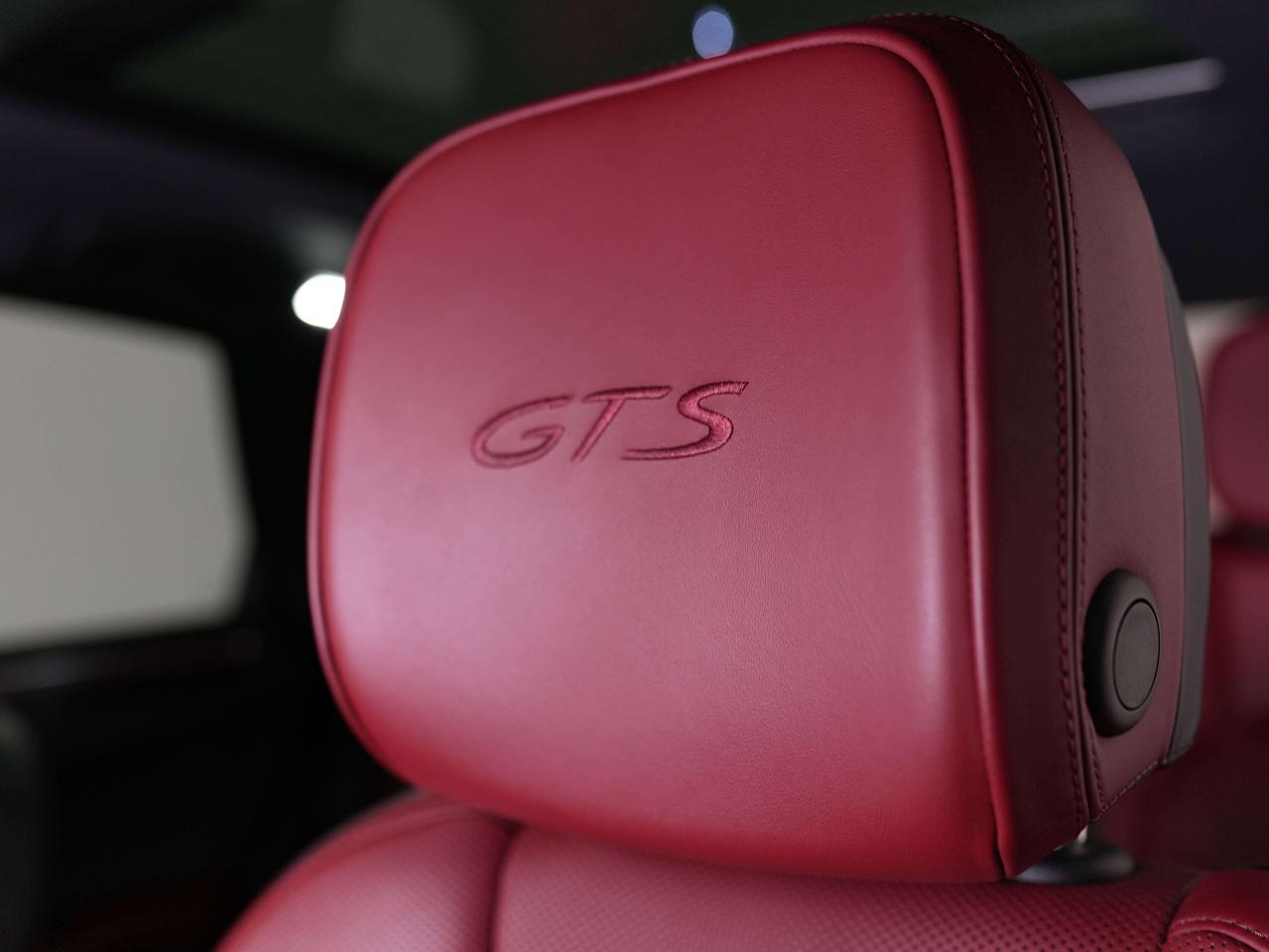 2022 Porsche Macan GTS | PREMIUM PLUS PKG } 21 IN Photo