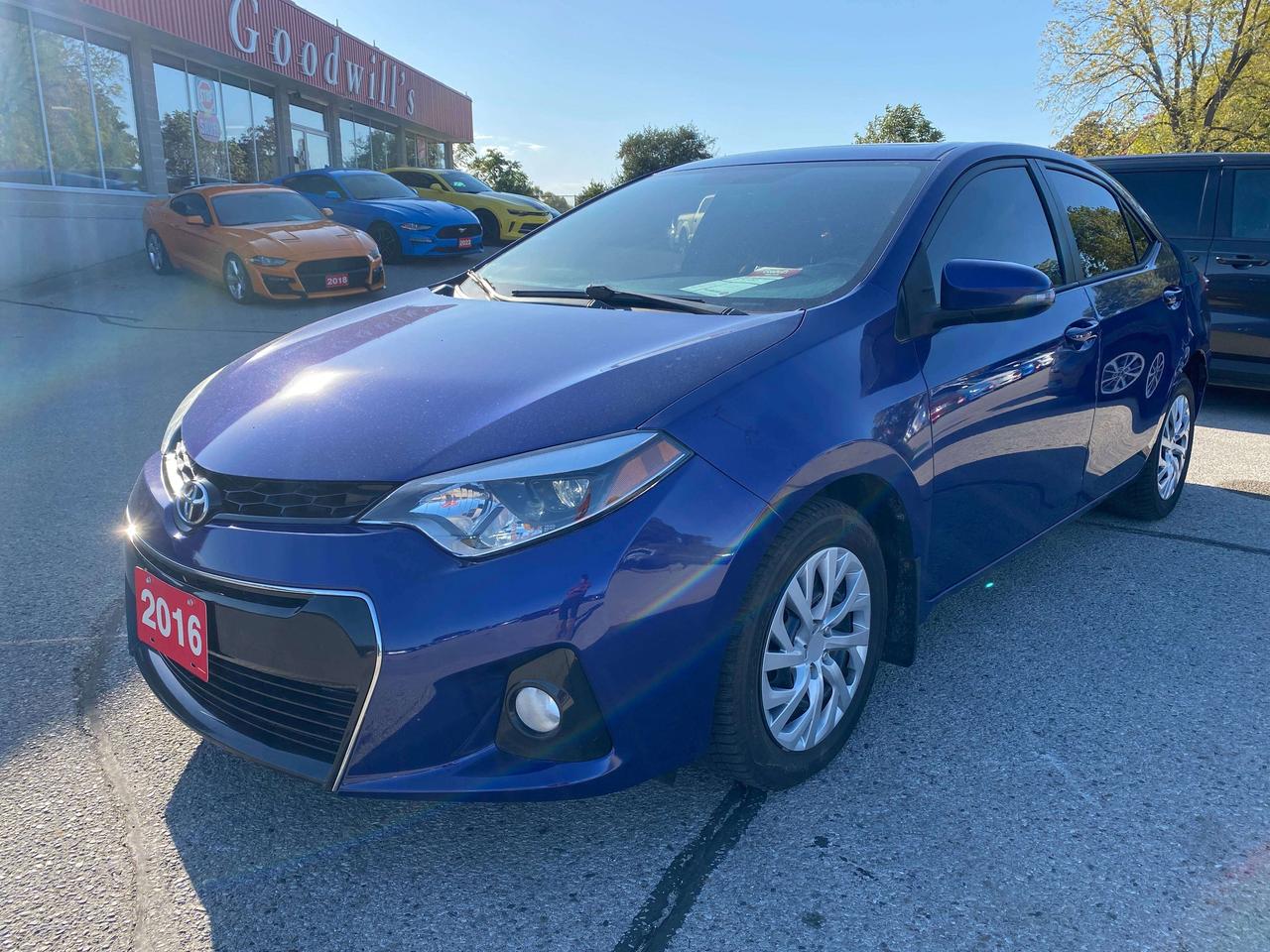 2016 Toyota Corolla S, AUTO, HEATED LEATHER, SUNROOF, BACK UP CAMERA! - Photo #4