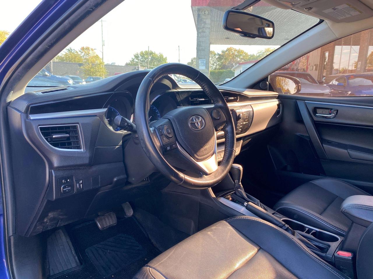 2016 Toyota Corolla S, AUTO, HEATED LEATHER, SUNROOF, BACK UP CAMERA! Photo