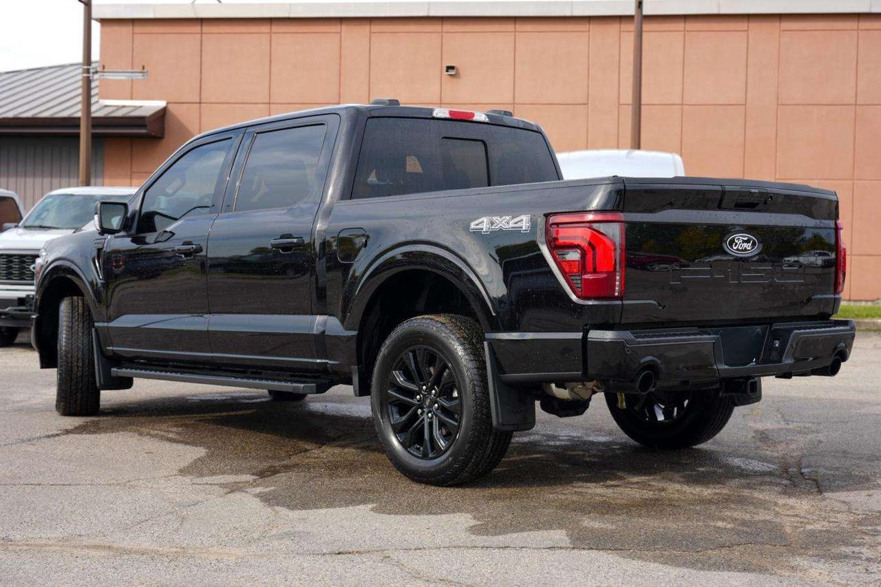 2026 Ford F-150 LARIAT 4X4 5.0L V8 SUPERCREW LEATHER TONNEAU COVER Photo4