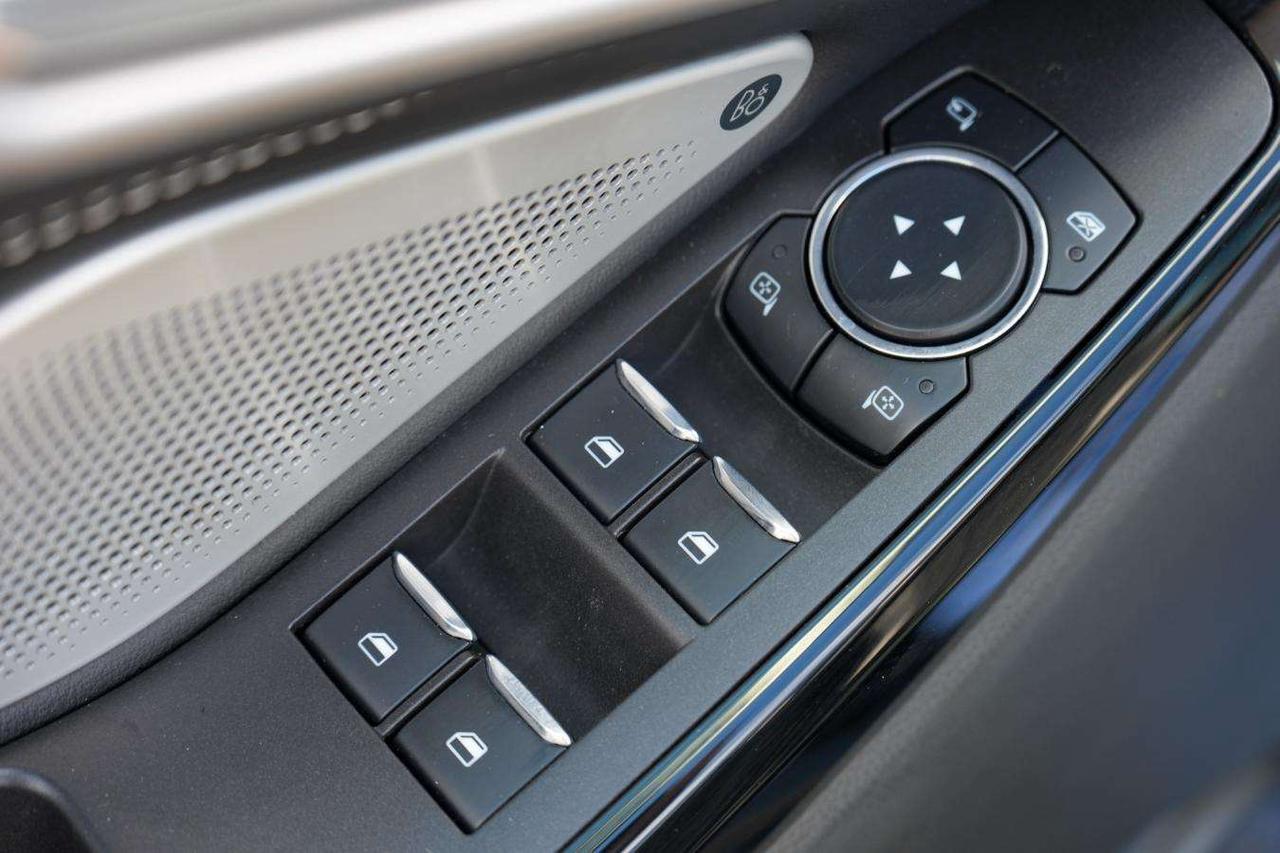 2023 Ford Explorer ST 4WD LOW KM ADAPTIVE CRUISE CONTROL REMOTE START Photo