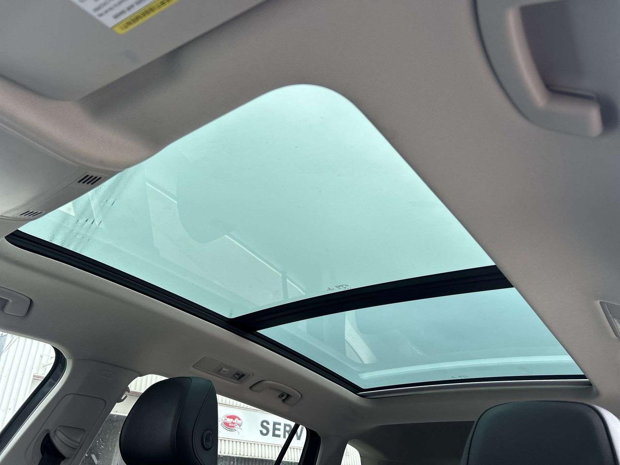 2019 Volkswagen Tiguan HIGHLINE AWD | HTD LEATHER | PANO ROOF | CARPLAY Photo2