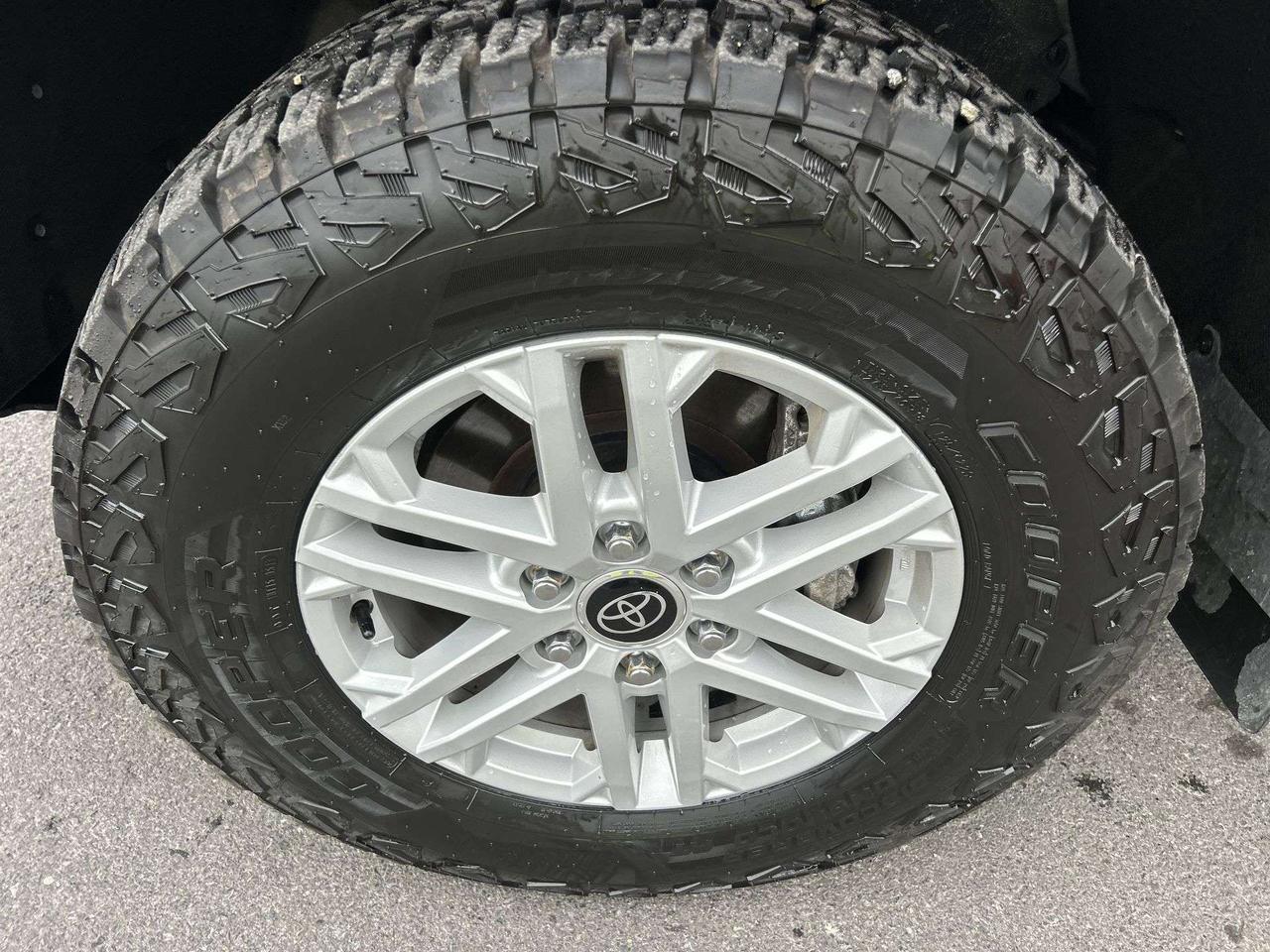 2024 Toyota Tundra 4X4 | CREW |LOW KMS! |HTD SEATS |CARPLAY | TOW PKG Photo