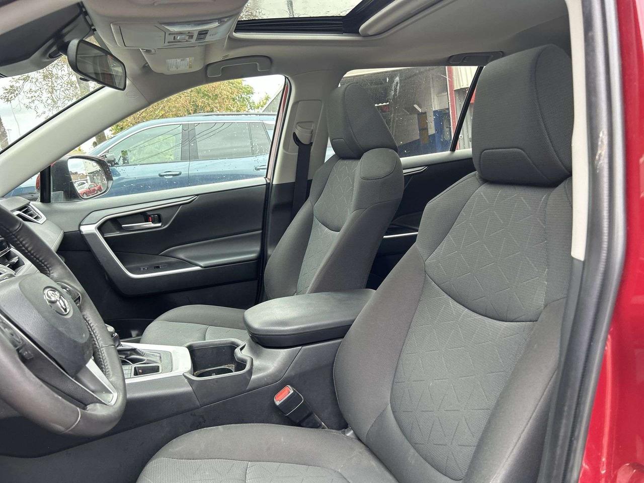 2023 Toyota RAV4 XLE AWD | SUNROOF | HTD SEATS | CARPLAY | ALLOYS Photo