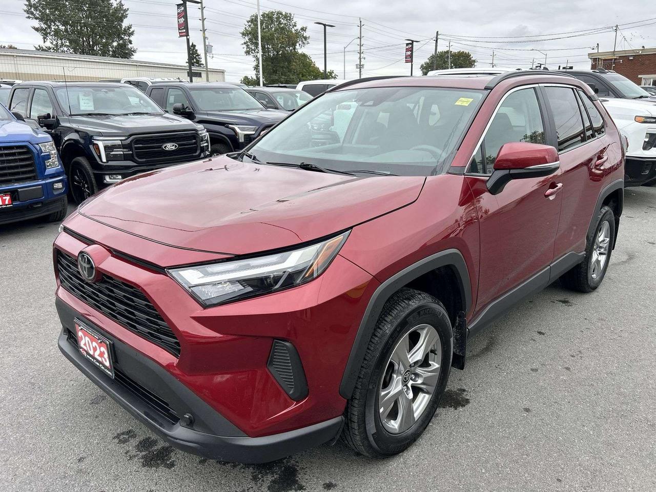 2023 Toyota RAV4 XLE AWD | SUNROOF | HTD SEATS | CARPLAY | ALLOYS Photo0