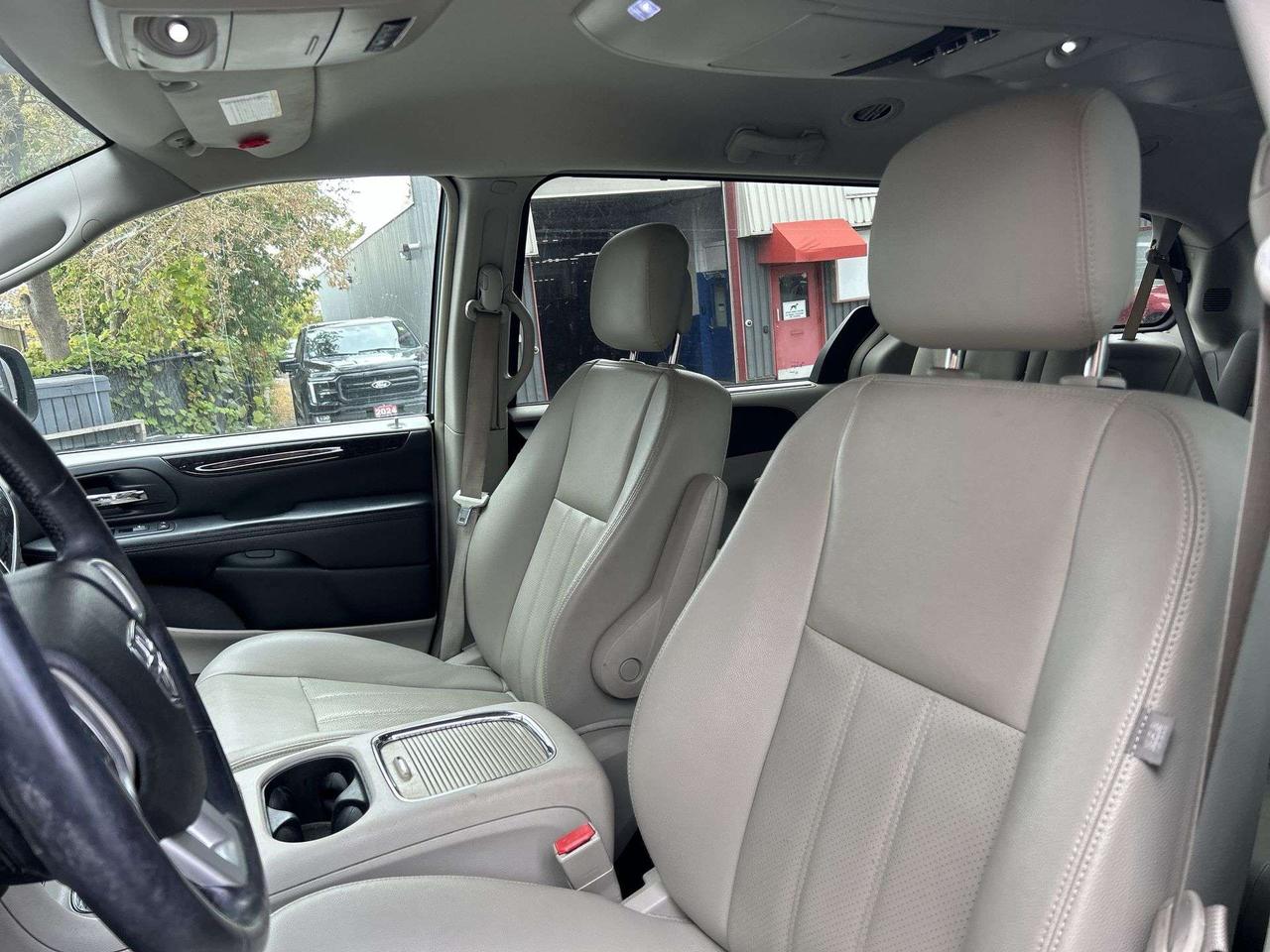 2017 Dodge Grand Caravan CREW | 7-PASS | HTD LEATHER | DVD PLAYER | NAV Photo
