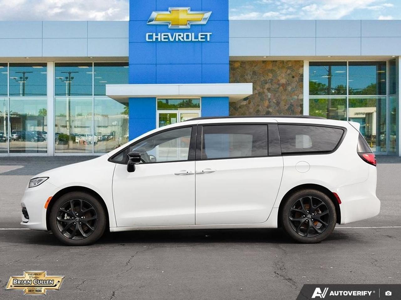 2025 Chrysler Pacifica Limited Limited FWD Photo2